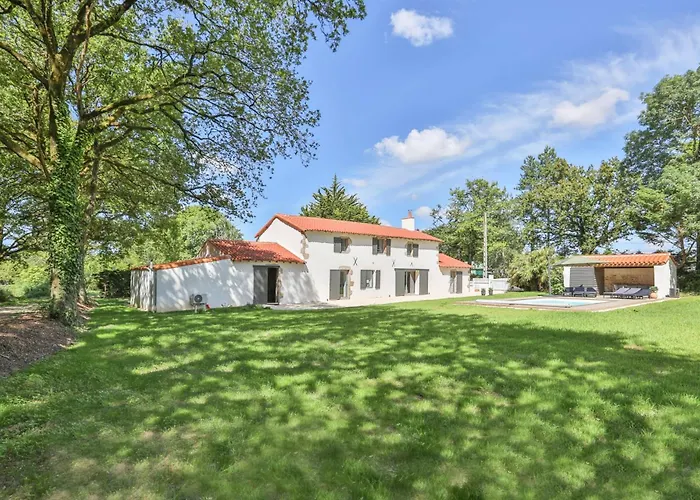 Prázdninový dům Piscine Etang Et Foret Le Girouard